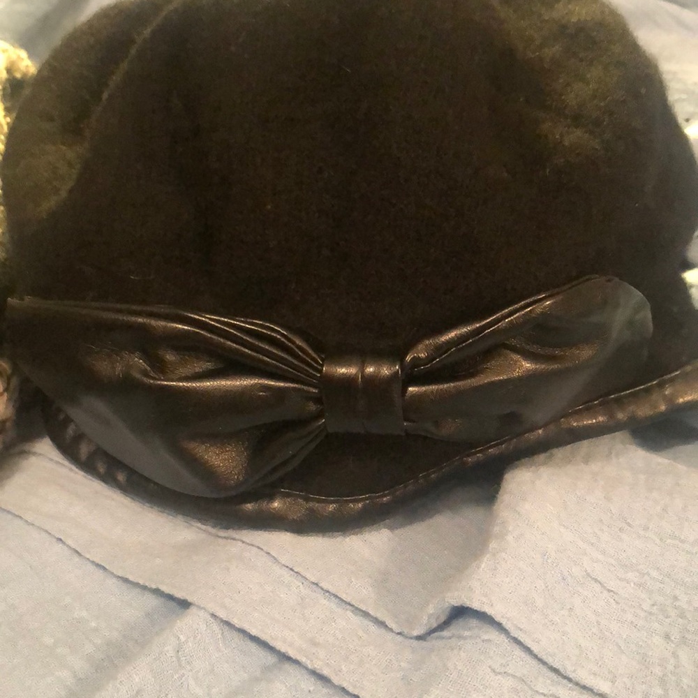 100% Lined Leather Trimmed Wool “Baret” Hat